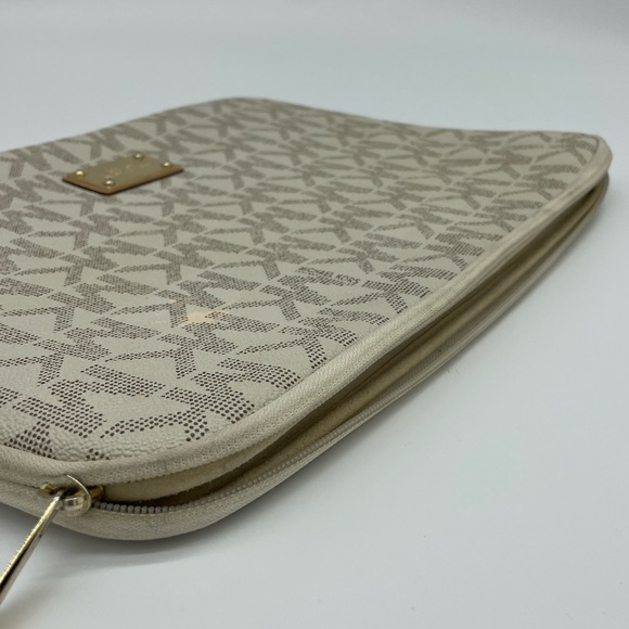 Michael Kors Laptop Case - Picture 12 of 14